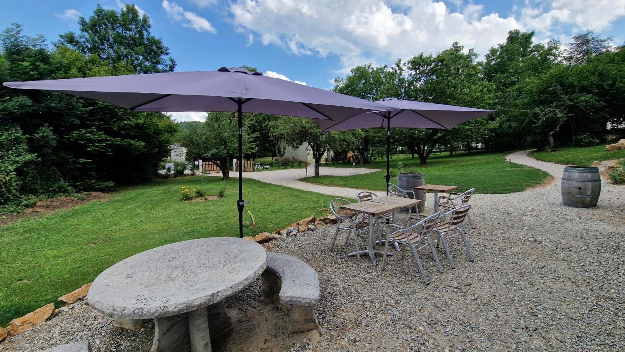 Lodge Tente Les Pommiers Glamping O Rendez-Vous En Demi-Pension Roquefeuil Exteriér fotografie