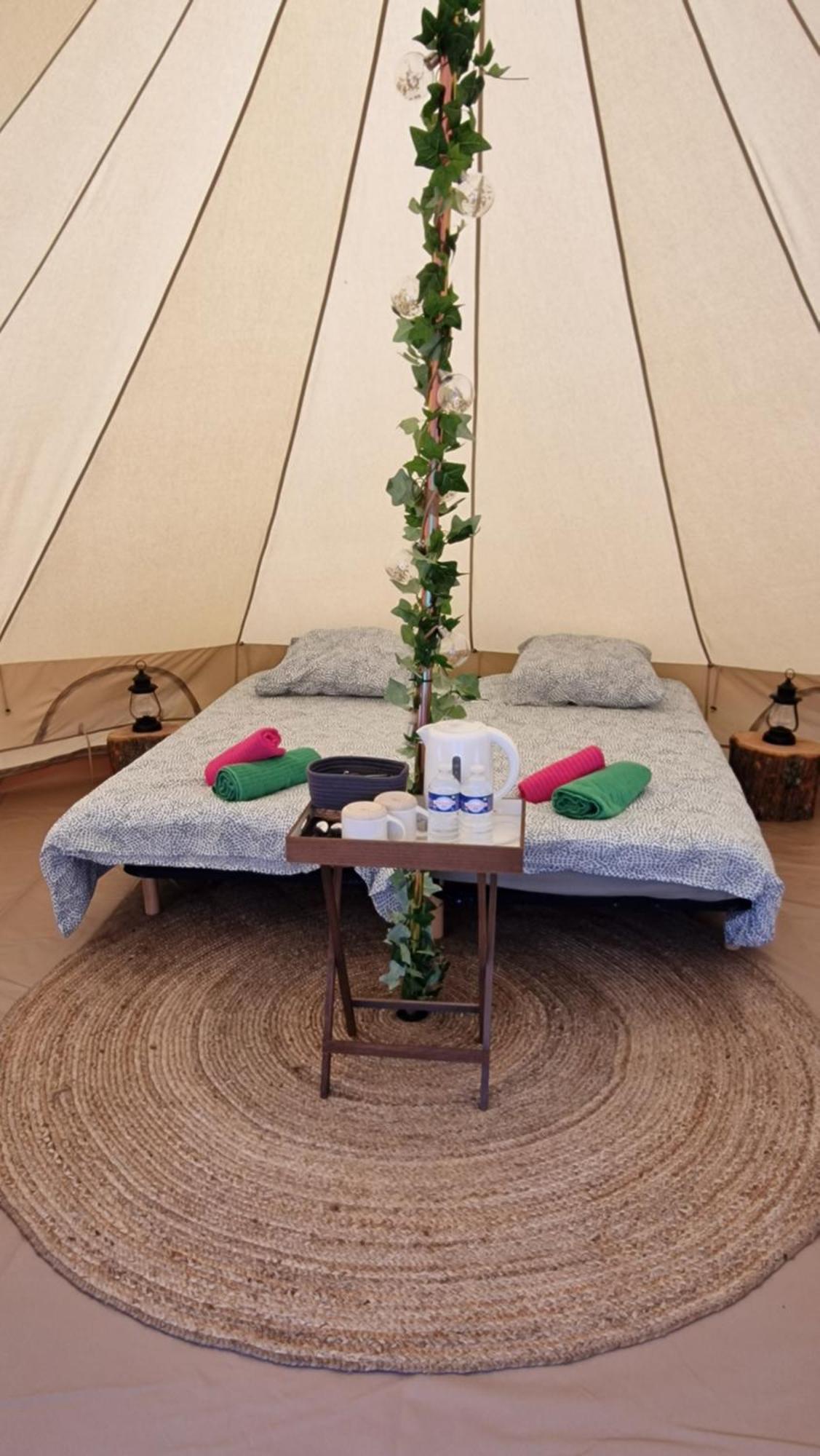 Lodge Tente Les Pommiers Glamping O Rendez-Vous En Demi-Pension Roquefeuil Exteriér fotografie